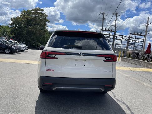 Certified 2024 Toyota Grand Highlander AWD image 4