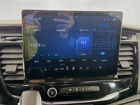 Used 2023 Ford Transit 350 XLT image 17