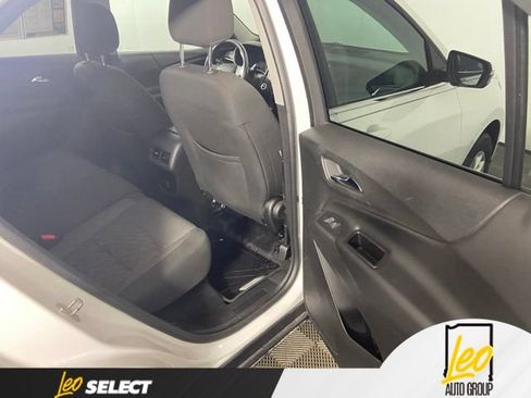 Used 2018 Chevrolet Equinox LT FWD image 21