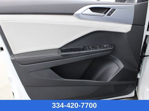 New 2026 Volkswagen Taos SE image 15