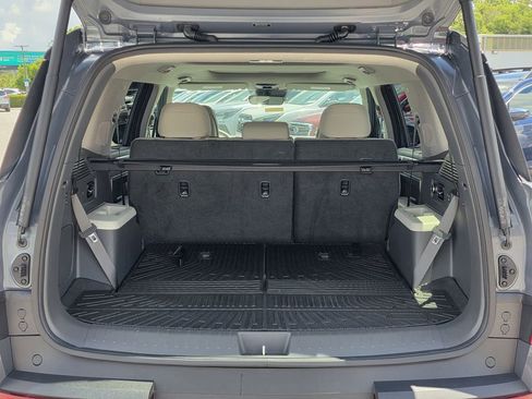 Used 2025 Hyundai Santa Fe Limited FWD image 9