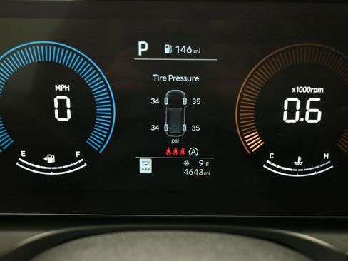 Certified 2025 Hyundai Tucson SEL image 9