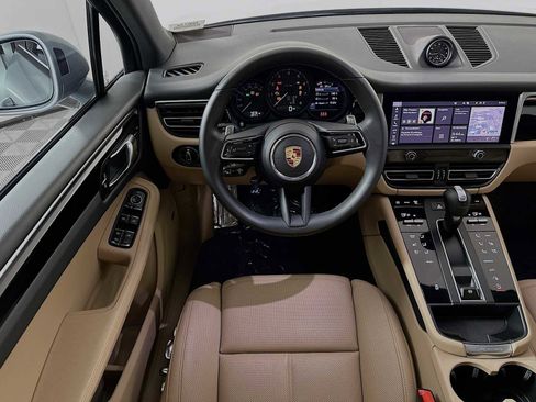 Certified 2024 Porsche Macan image 23