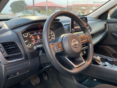 Used 2024 Nissan Rogue S FWD image 9