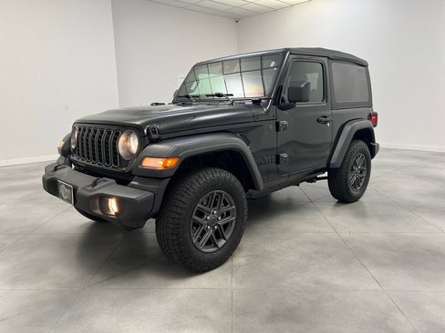 Used 2025 Jeep Wrangler Sport AWD/4WD image 4