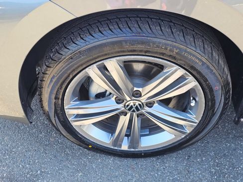 Used 2024 Volkswagen Jetta SE FWD image 9