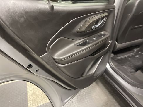 Used 2023 GMC Terrain SLT w/ Elevation Edition image 15