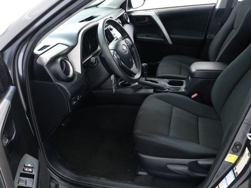 Used 2018 Toyota RAV4 LE image 22