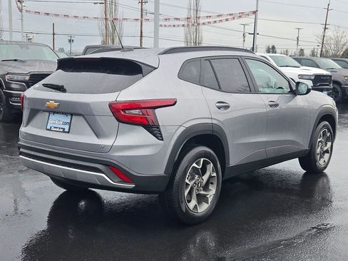 Used 2026 Chevrolet Trax LT image 6