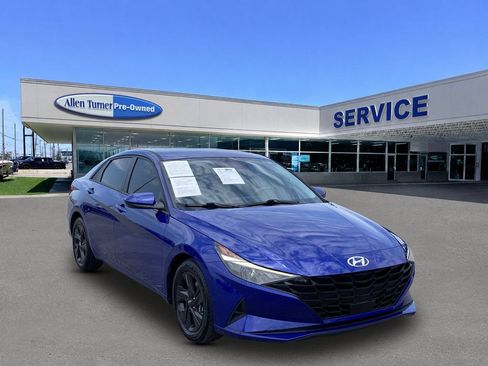 Used 2021 Hyundai Elantra SEL FWD image 2