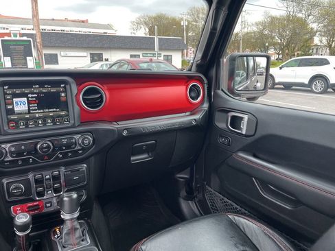Used 2018 Jeep Wrangler Unlimited Rubicon w/ Uconnect 4C Nav & Sound Group AWD/4WD image 13
