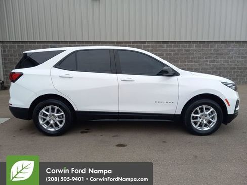 Used 2023 Chevrolet Equinox LS w/ LS Convenience Package image 2