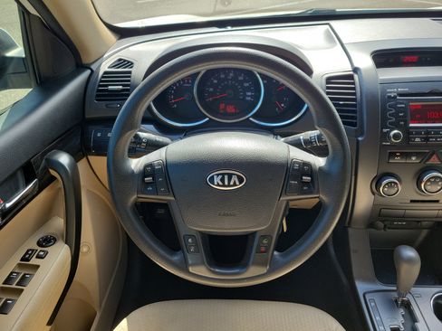 Used 2012 Kia Sorento LX image 12