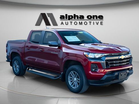 Used 2024 Chevrolet Colorado LT w/ LT Convenience Package II RWD image 3