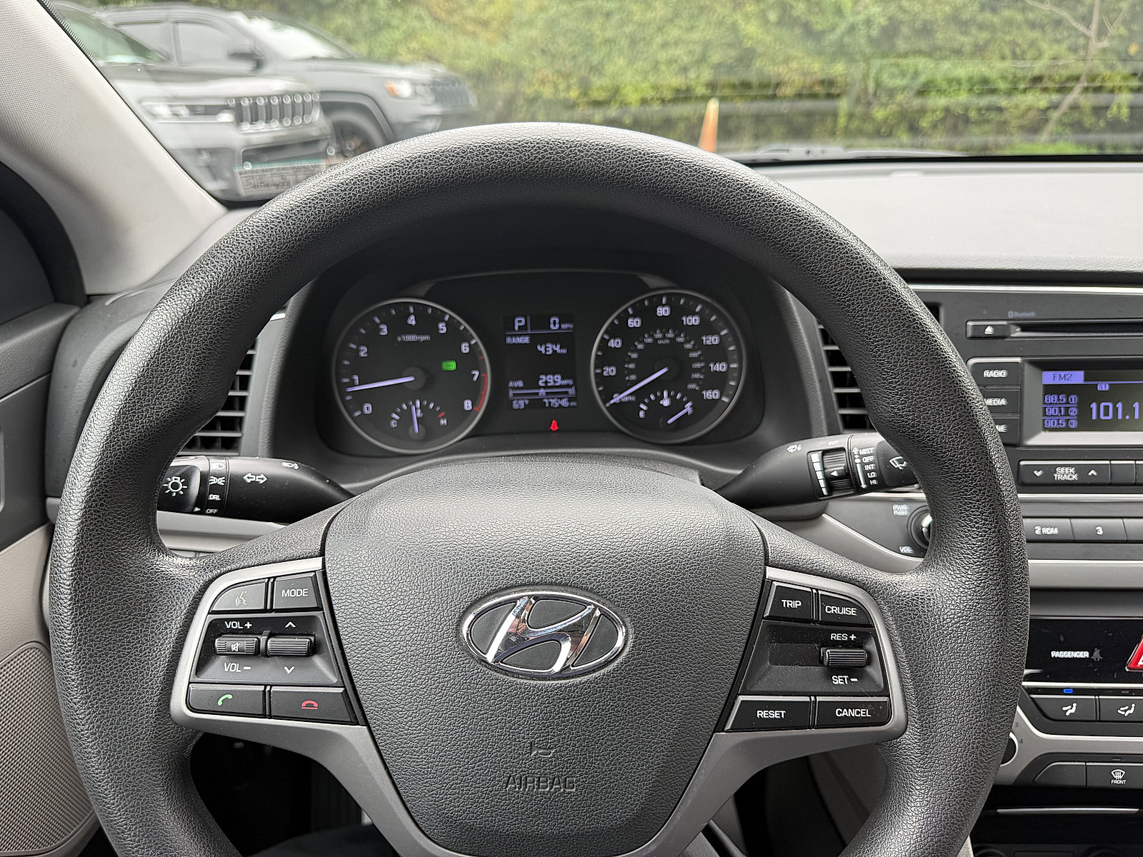 Used 2017 Hyundai Elantra SE FWD image 18