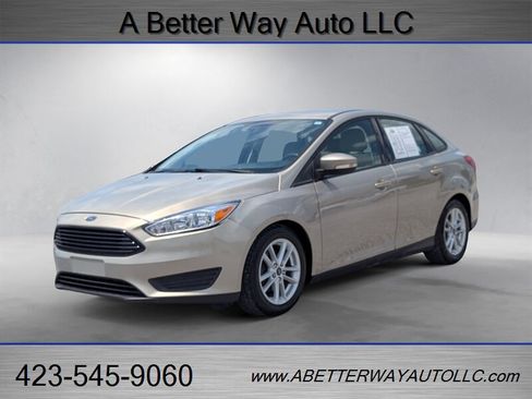 Used 2016 Ford Focus SE FWD image 2