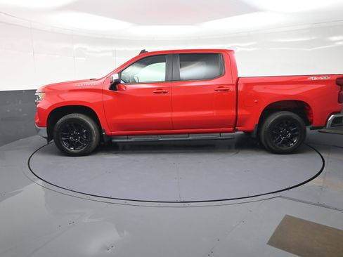 Used 2022 Chevrolet Silverado 1500 LT AWD/4WD image 6