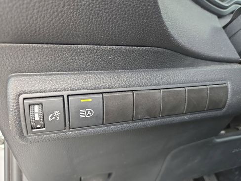 Used 2023 Toyota Corolla LE image 31