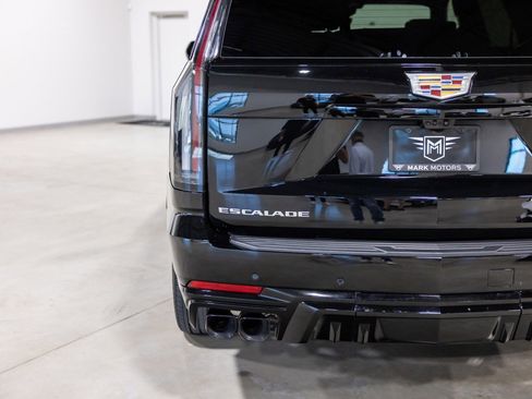Used 2025 Cadillac Escalade V image 14
