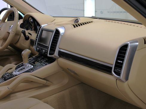 Used 2012 Porsche Cayenne image 49