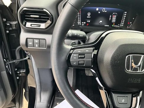 Used 2025 Honda Pilot Black Edition image 35