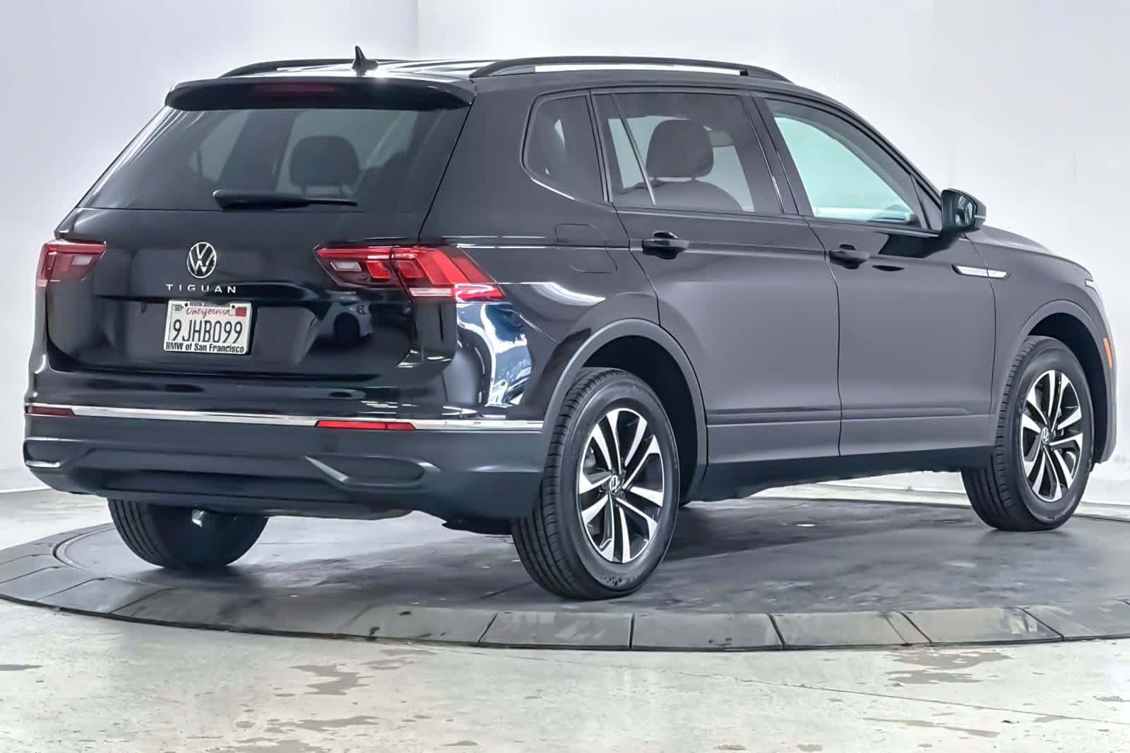 Used 2023 Volkswagen Tiguan S FWD image 2