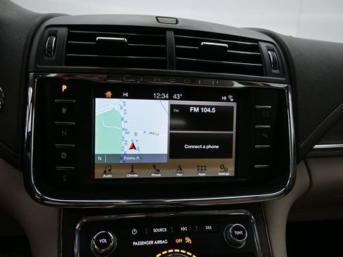 Used 2017 Lincoln Continental Select w/ Climate Package image 16