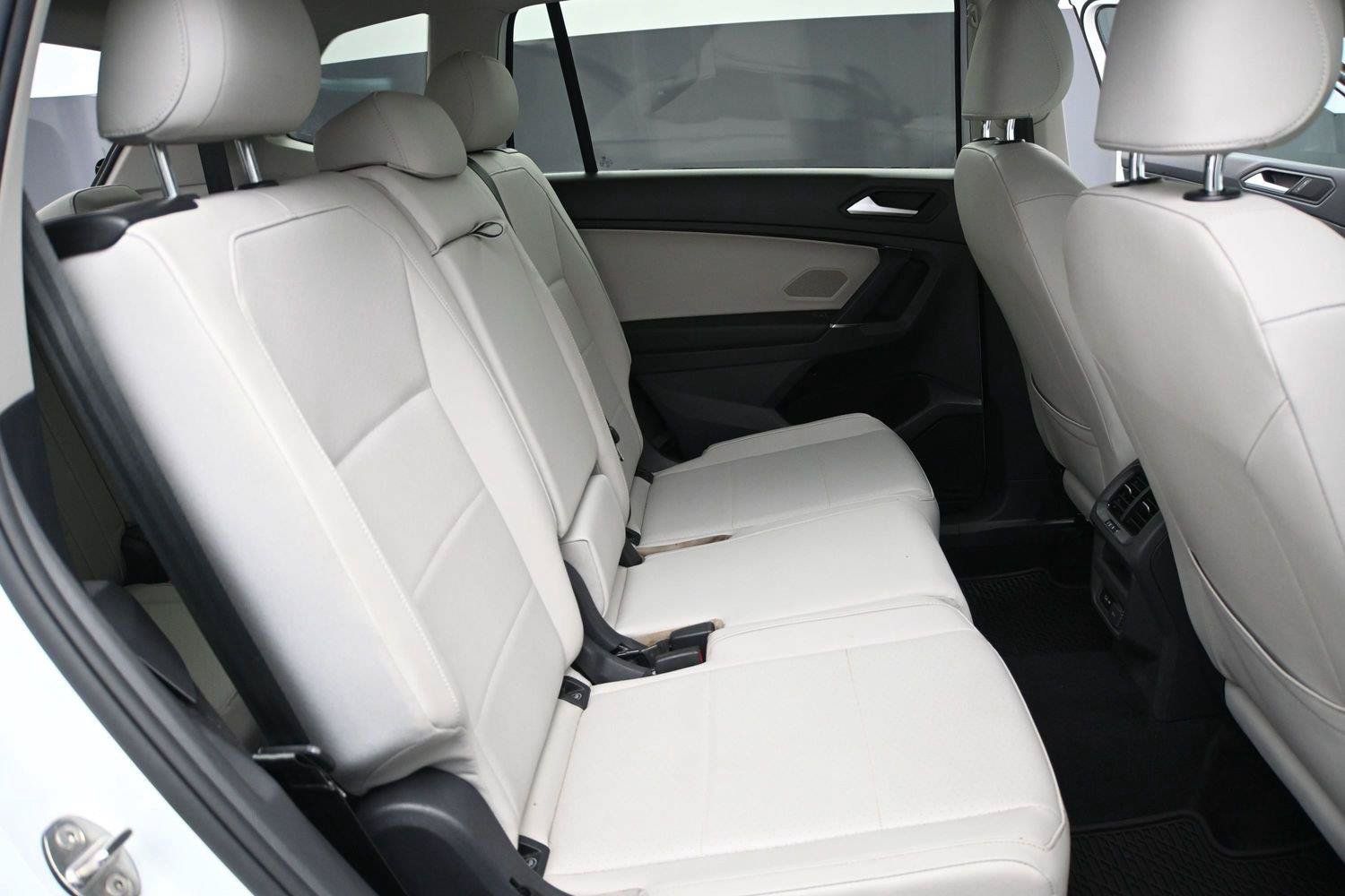 Used 2020 Volkswagen Tiguan SEL w/ 3rd Row Seat Package AWD/4WD image 17