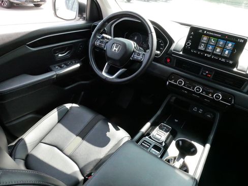 Used 2025 Honda Pilot EX-L image 9