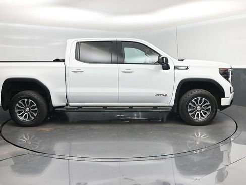 Used 2023 GMC Sierra 1500 AT4 w/ AT4 Preferred Package AWD/4WD image 2