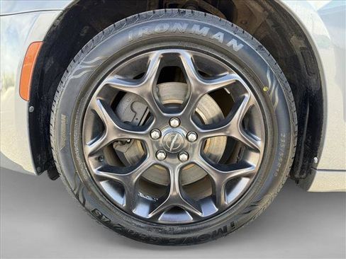 Used 2019 Chrysler 300 S image 24