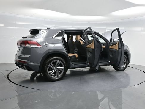 Used 2024 Volkswagen Atlas Cross Sport SEL R-Line AWD/4WD image 4