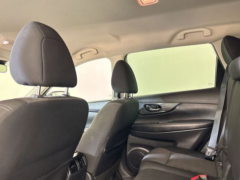 Used 2020 Nissan Rogue SV image 32