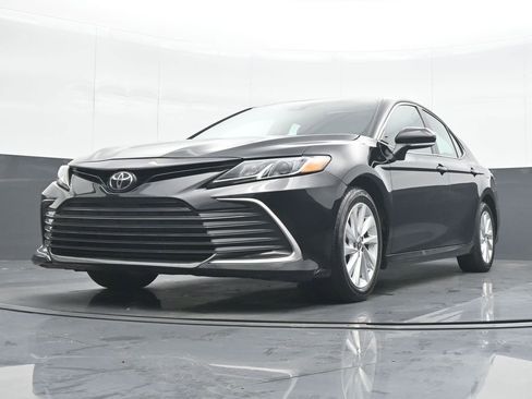 Used 2024 Toyota Camry LE w/ Convenience Package FWD image 16