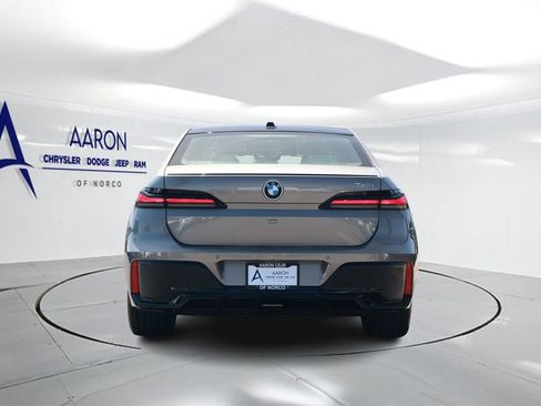 Used 2023 BMW 740i w/ Luxury Rear Seating Package RWD image 3