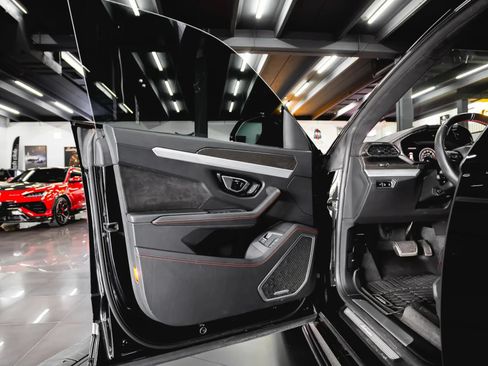 Used 2021 Lamborghini Urus AWD/4WD image 29