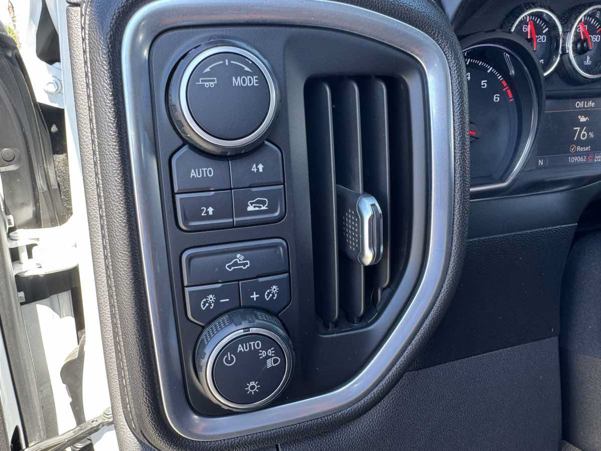 Used 2020 Chevrolet Silverado 1500 LT w/ All-Star Edition AWD/4WD image 27