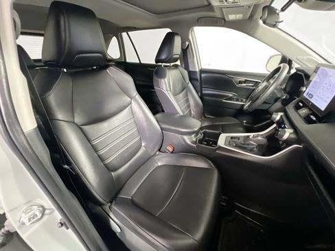 Used 2023 Toyota RAV4 XLE Premium image 30