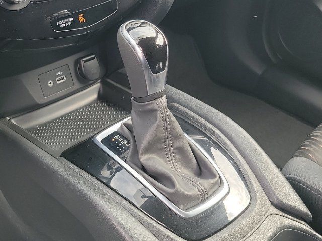 Used 2018 Nissan Rogue SV AWD/4WD image 23