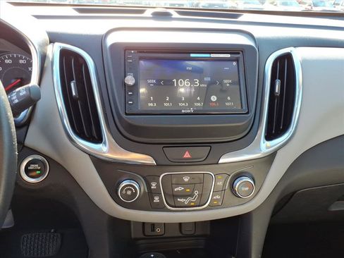 Used 2018 Chevrolet Equinox LS image 19