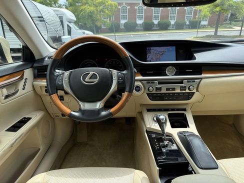 Used 2013 Lexus ES 300h w/ Luxury Pkg FWD image 8