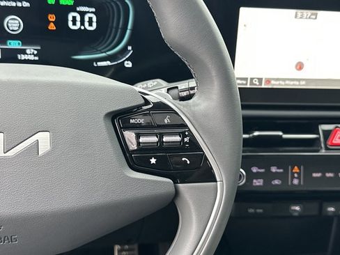 Used 2023 Kia Niro EX Touring image 30