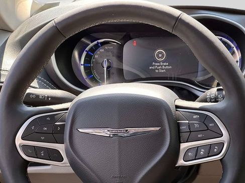 Used 2024 Chrysler Pacifica Limited FWD image 20