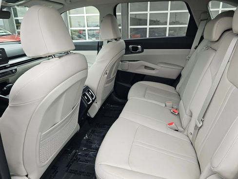 Used 2024 Kia Sorento S image 22