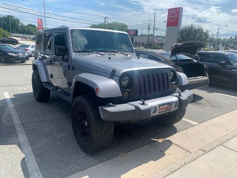 Used 2016 Jeep Wrangler Unlimited Sahara w/ Connectivity Group AWD/4WD image 2