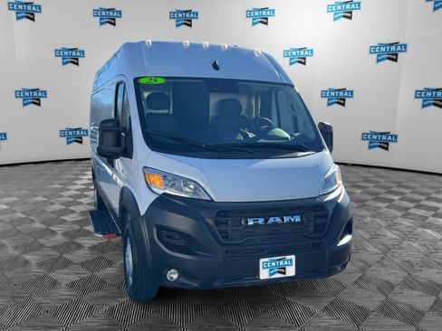 Used 2025 RAM ProMaster 2500 w/ Convenience Group image 9