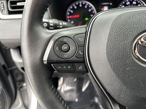 Used 2021 Toyota RAV4 XLE Premium image 19