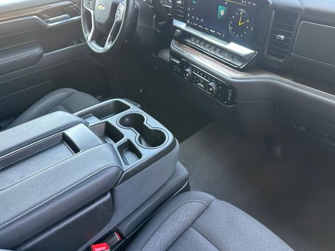 Used 2025 Chevrolet Silverado 1500 LT RWD image 15