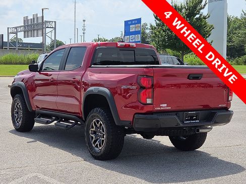 Used 2024 Chevrolet Colorado ZR2 w/ Safety Package AWD/4WD image 4