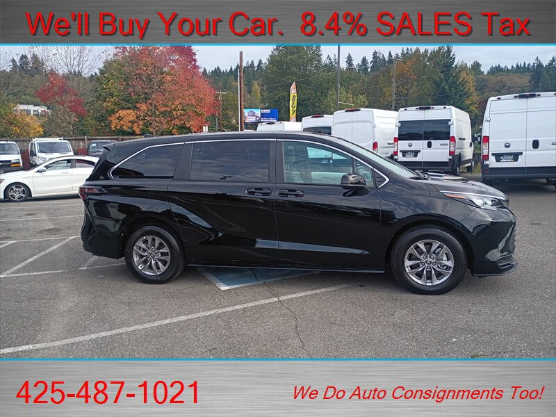 Used 2025 Toyota Sienna LE FWD image 5